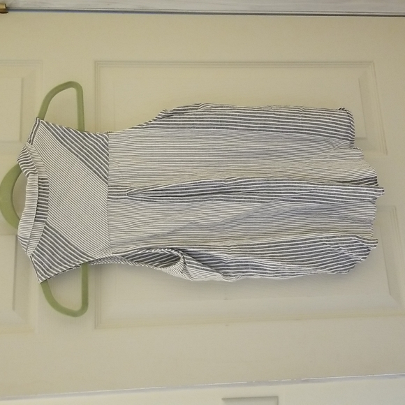 Universal Thread sleeveless top - Picture 4 of 4